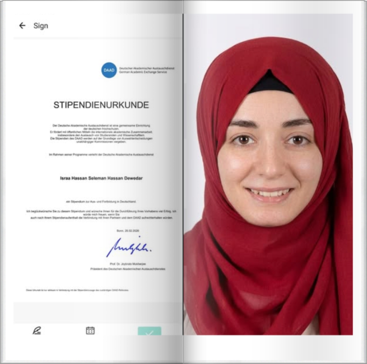 تهنئة للطالبة إسراء حسن سليمان دويدار المستوى الثالث شعبة اللغة الالمانية