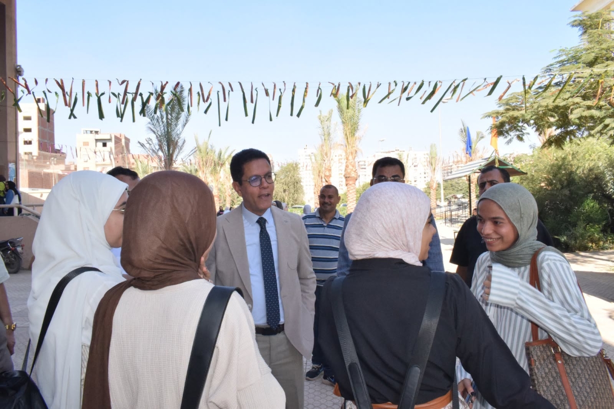 خلال تفقده كليتي التمريض والتربية.. رئيس جامعة بنها: رسالتنا بناء الإنسان وتعزيز الهوية الوطنية وترسيخ القيم الأصيلة
