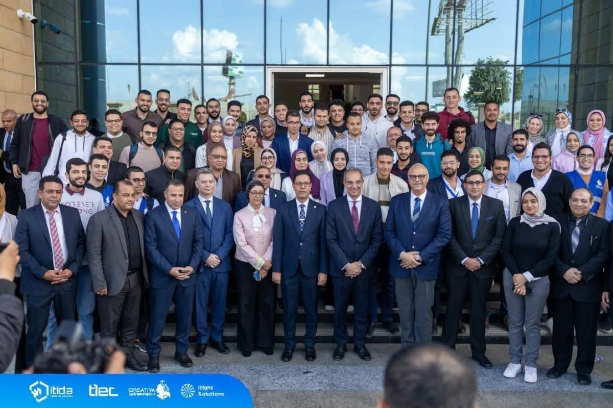 وزير الاتصالات ومحافظ القليوبية ورئيس جامعة بنها يتفقدون مركز ابداع مصر الرقمية &quot;كريتيفا&quot; بالجامعة