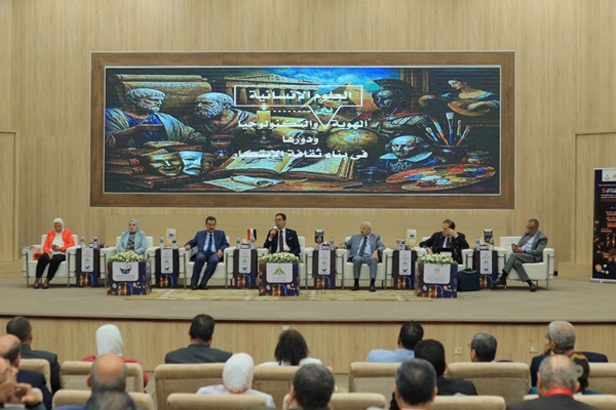 رئيس جامعة بنها يفتتح المؤتمر السنوي الخامس للدراسات العليا للعلوم الإنسانية