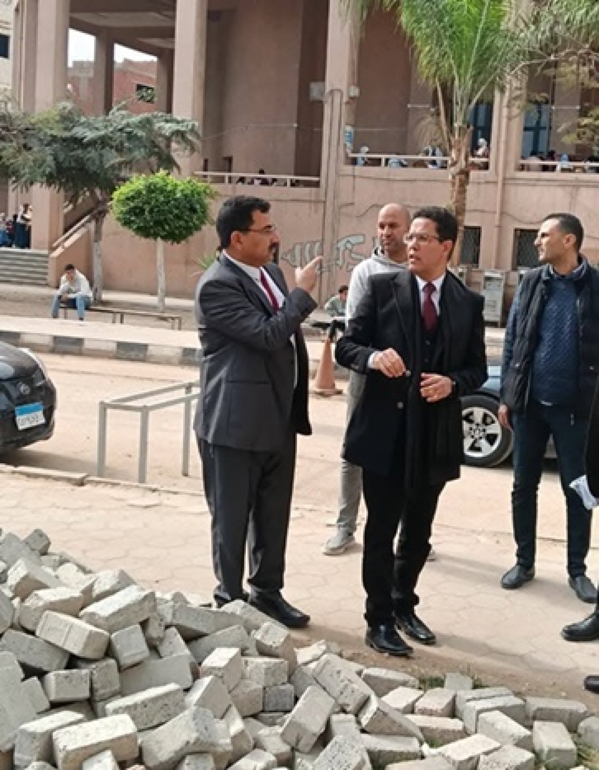 رئيس جامعة بنها يتفقد أعمال إنشاء مبني المدرجات بكفر سعد ومسجد الرحمن الرحيم بكلية التربية